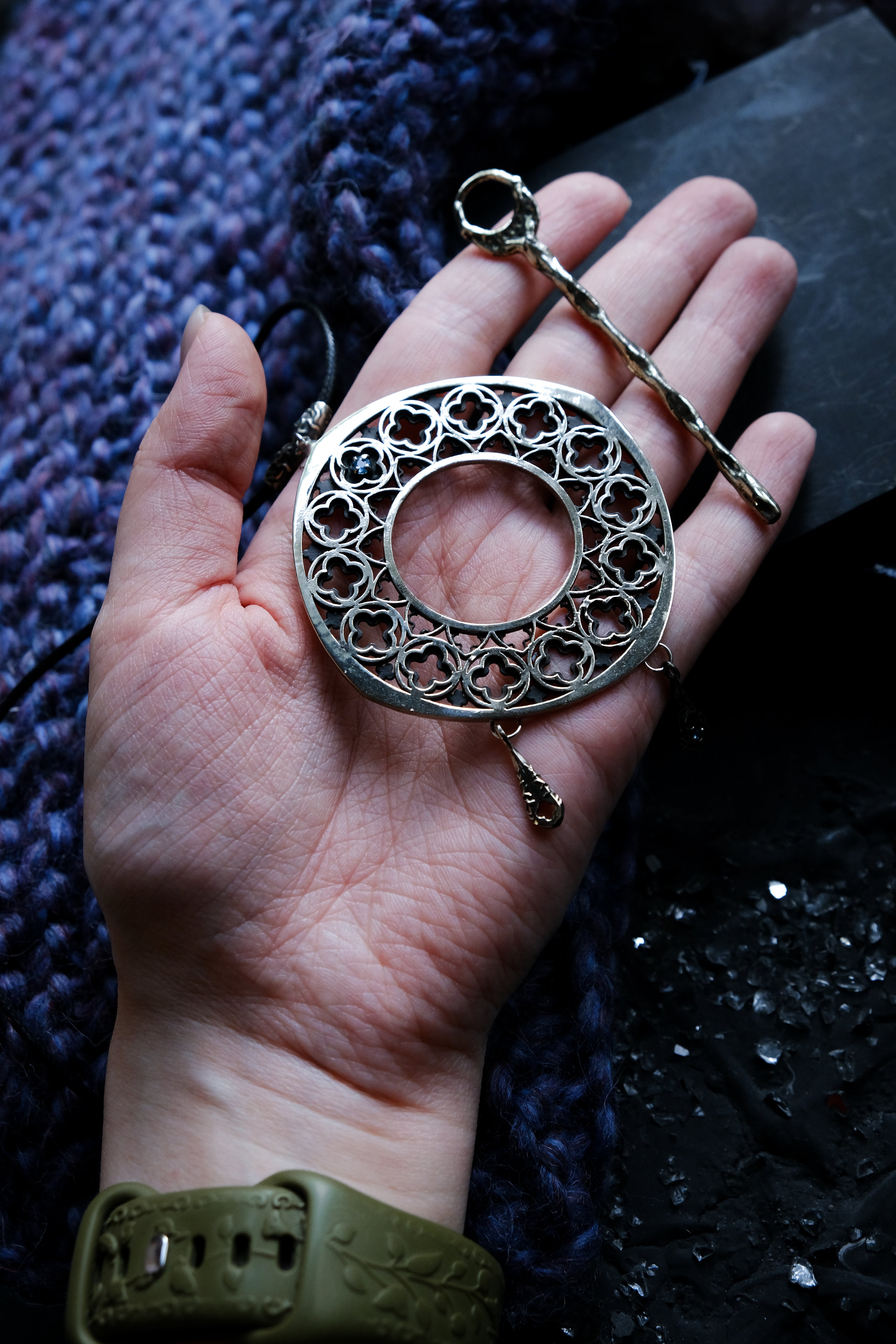 Gothic window hairpin
