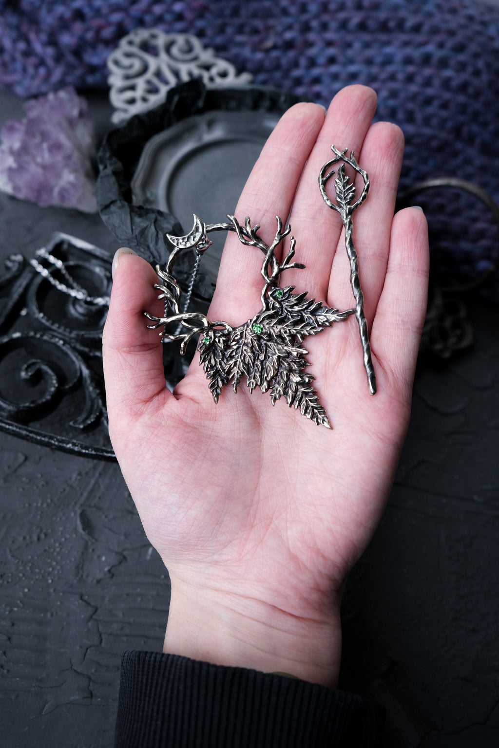 Fern hairpin with green fianite