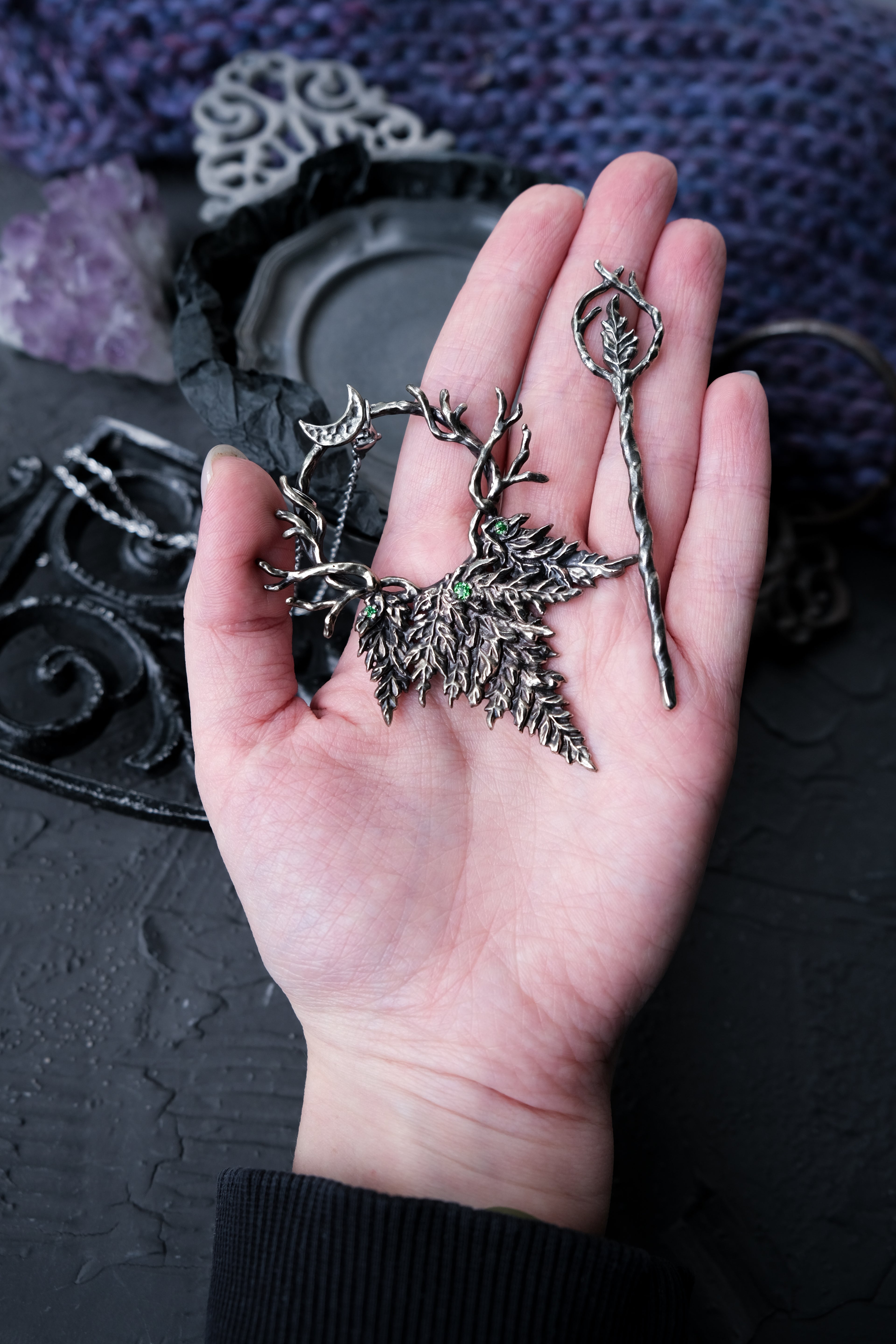 Fern hairpin with green fianite