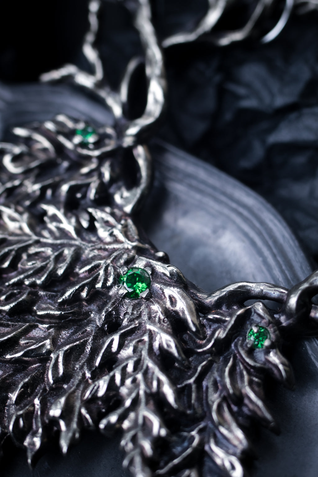 Fern hairpin with green fianite