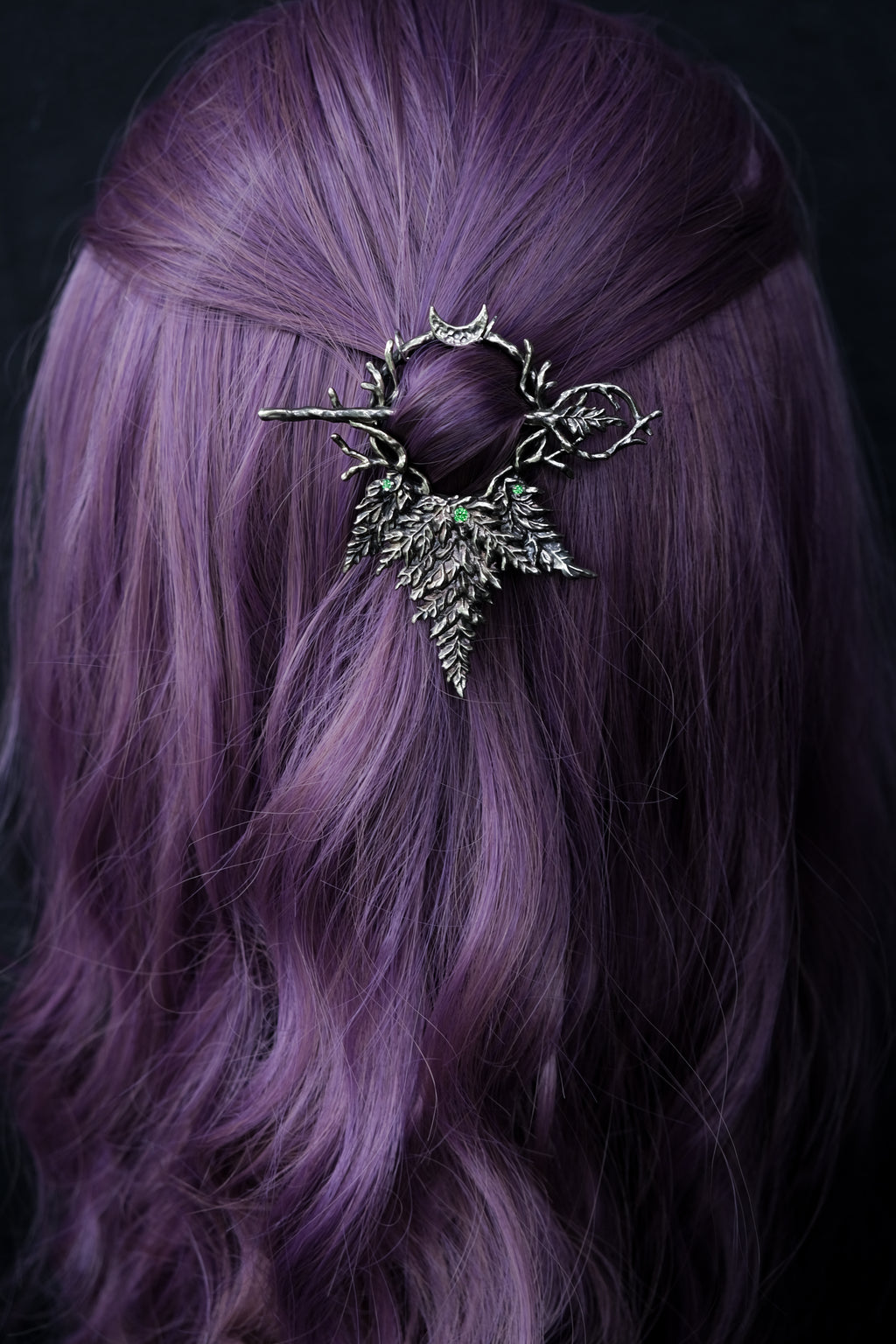 Fern hairpin with green fianite