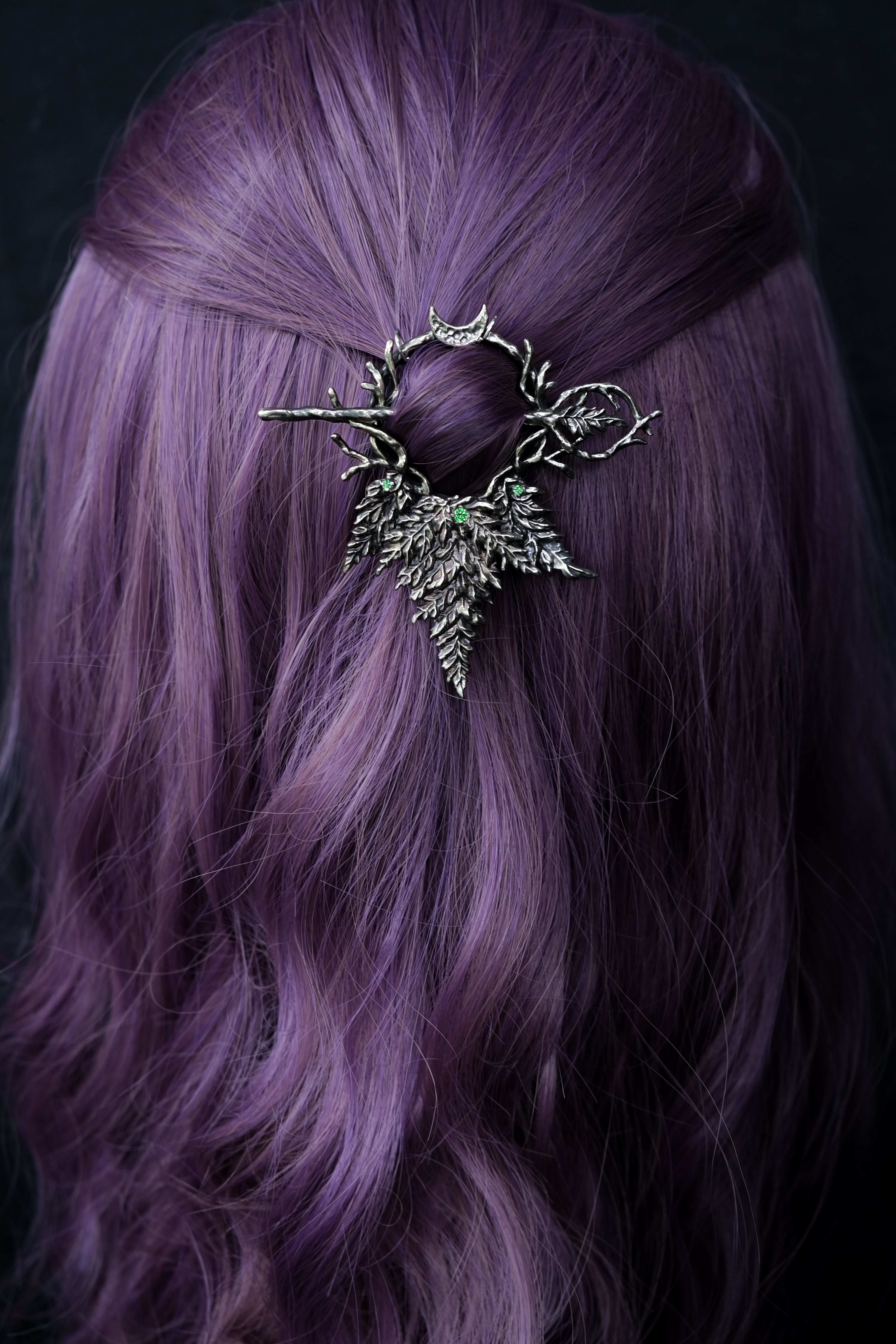 Fern hairpin with green fianite