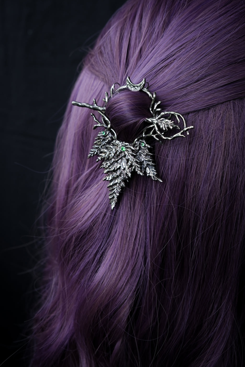 Fern hairpin with green fianite