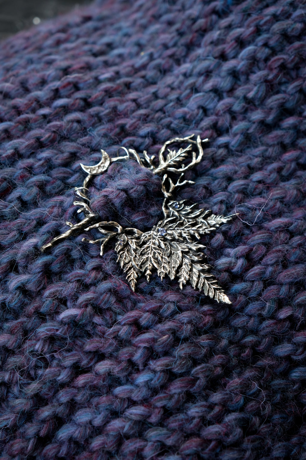 Fern hairpin with violet fianite