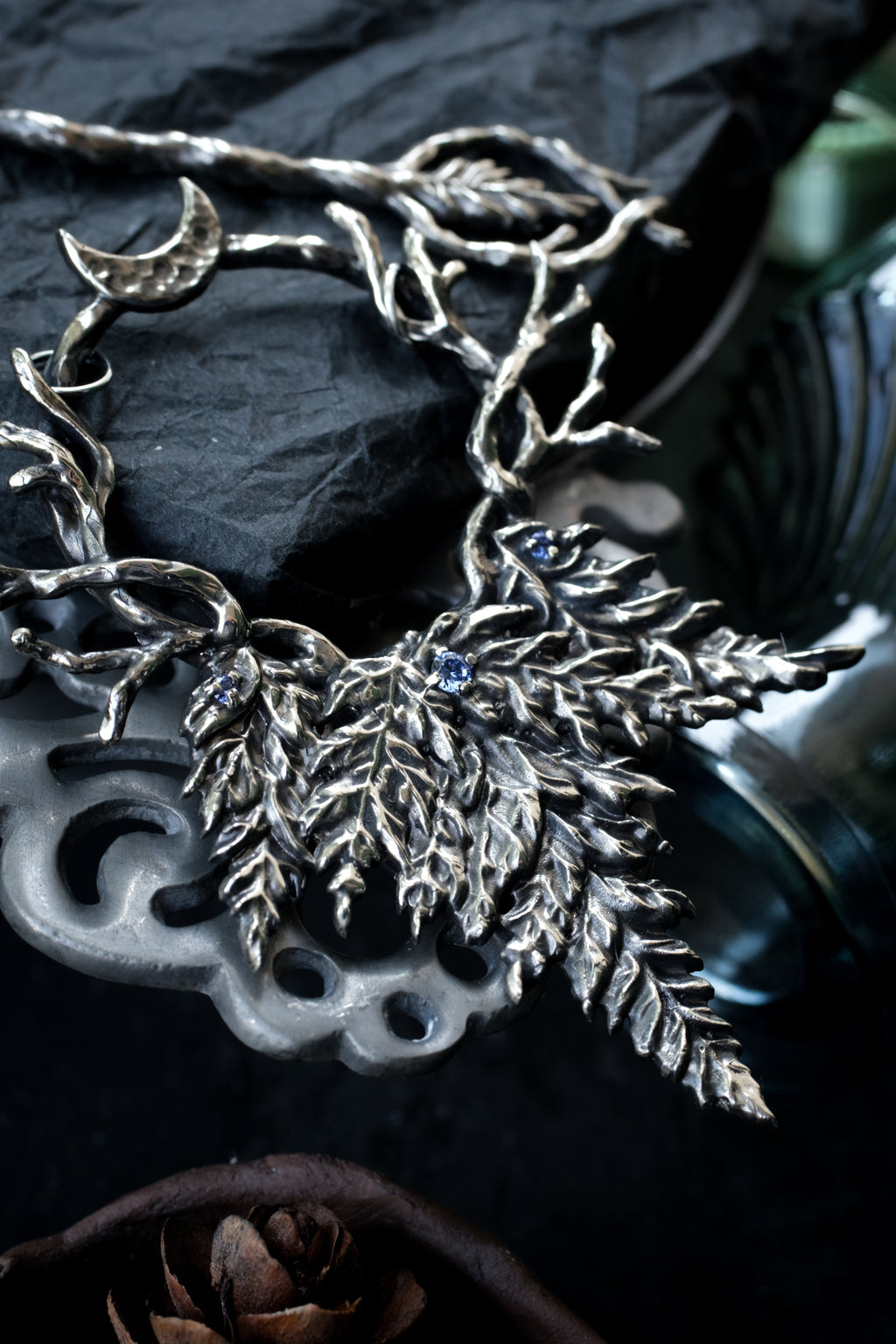 Fern hairpin with violet fianite