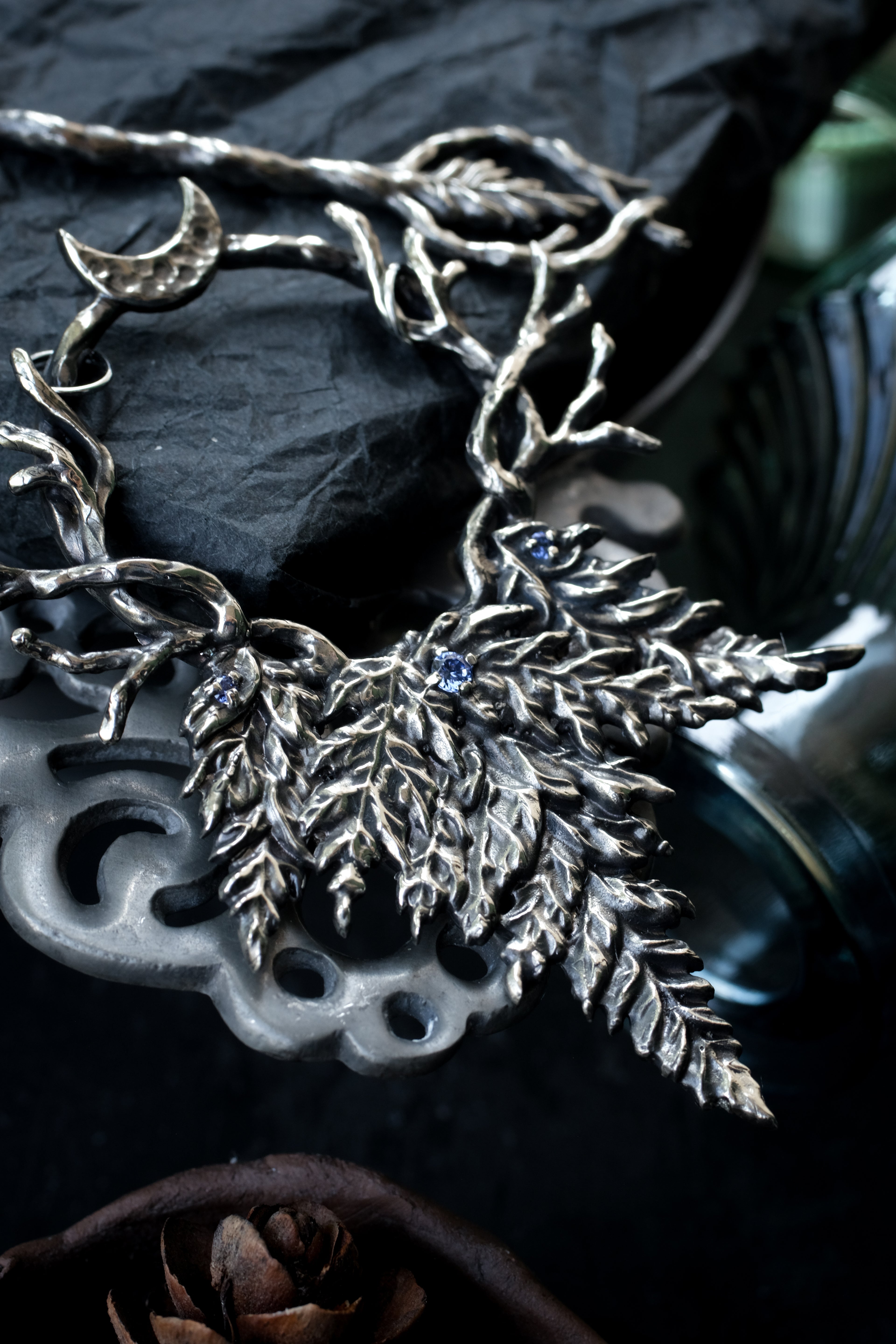 Fern hairpin with violet fianite