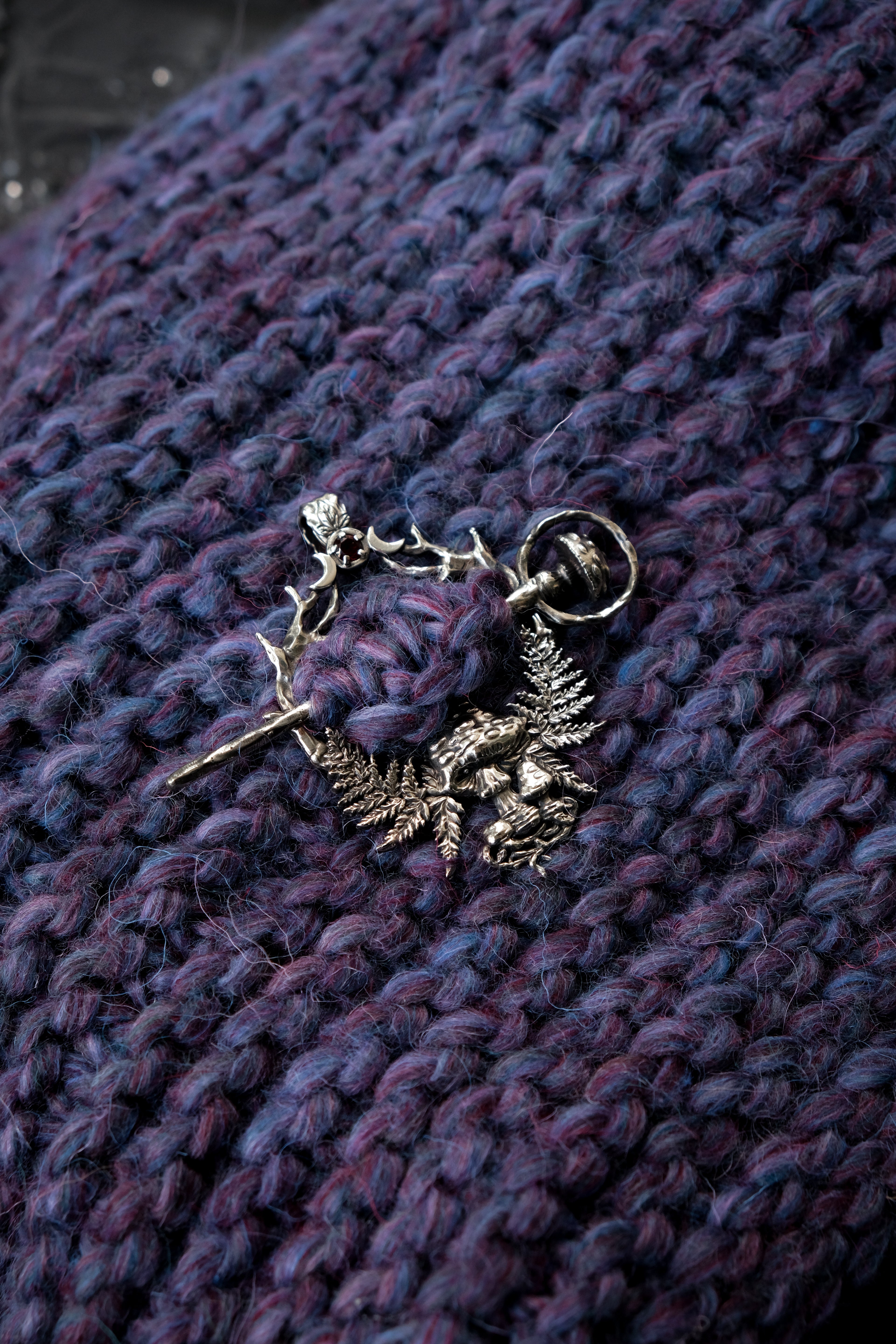 Mushroon and fern hairpin with garnet