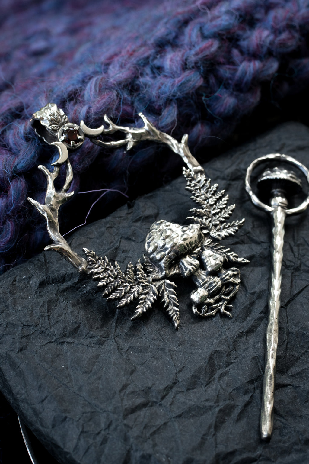 Mushroon and fern hairpin with garnet