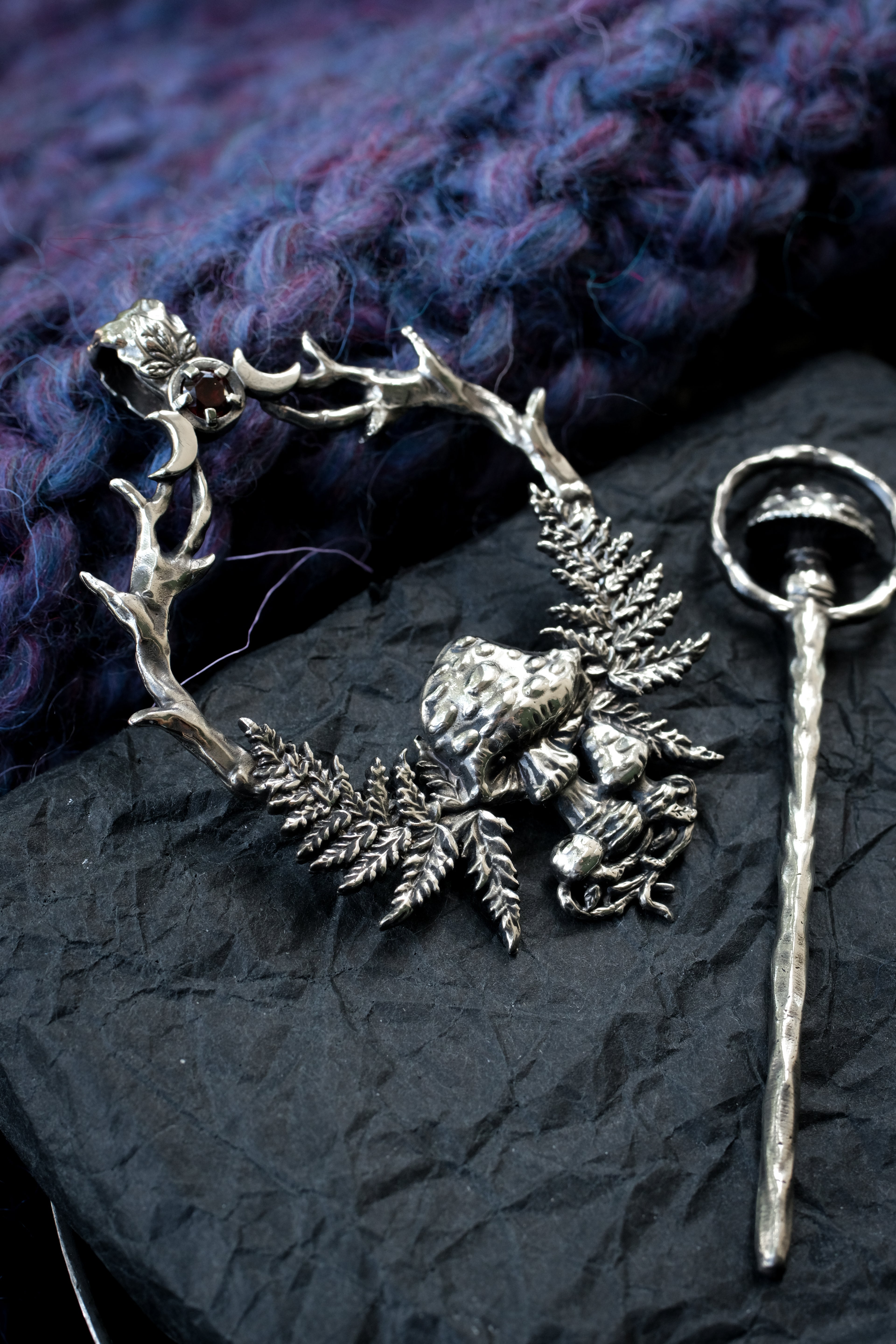Mushroon and fern hairpin with garnet