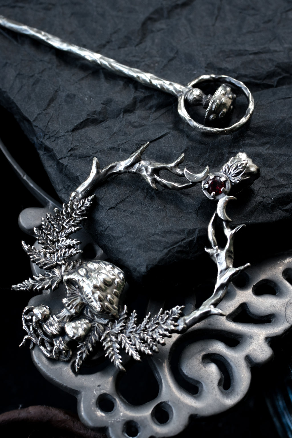 Mushroon and fern hairpin with garnet