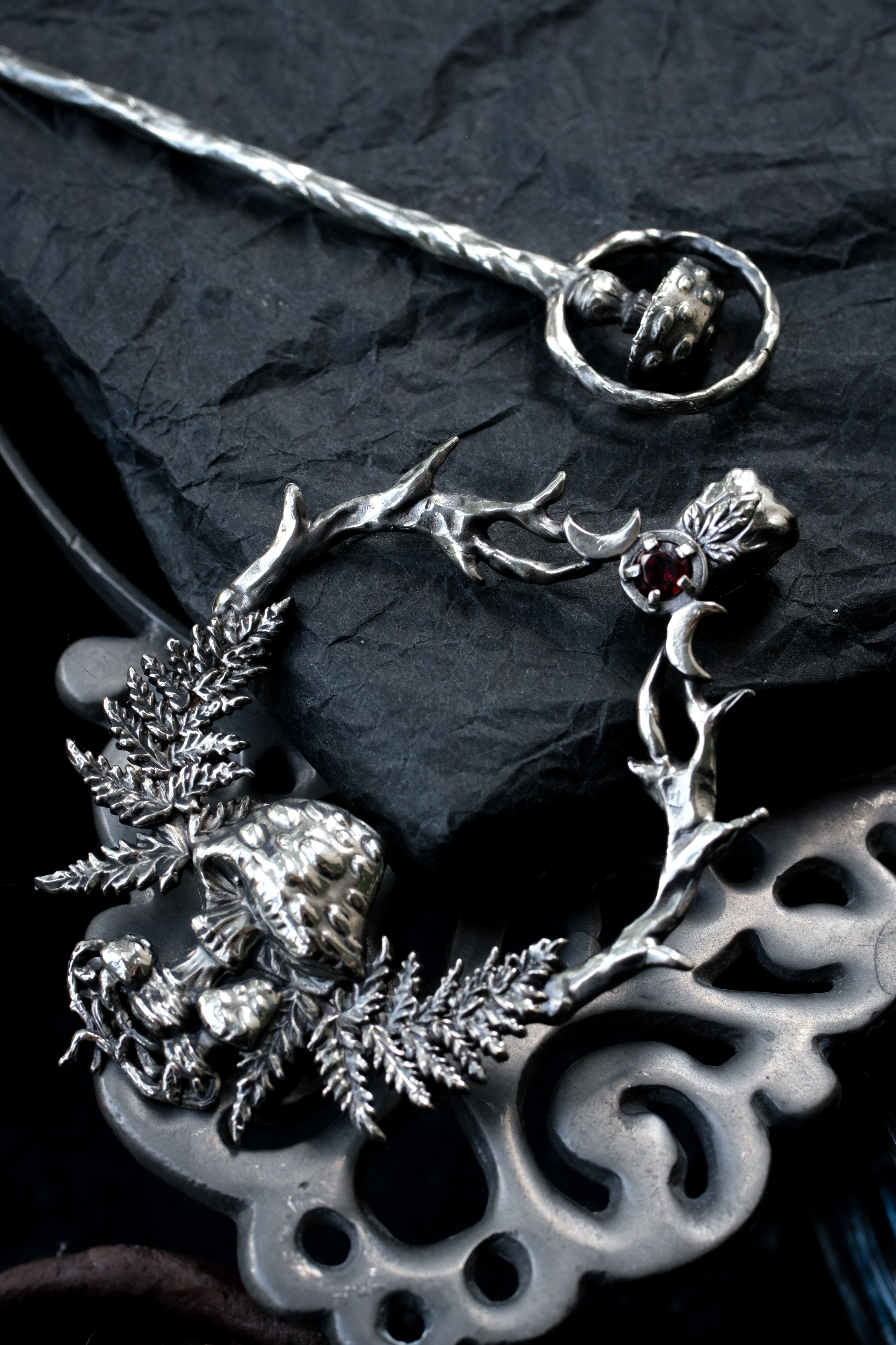 Mushroon and fern hairpin with garnet