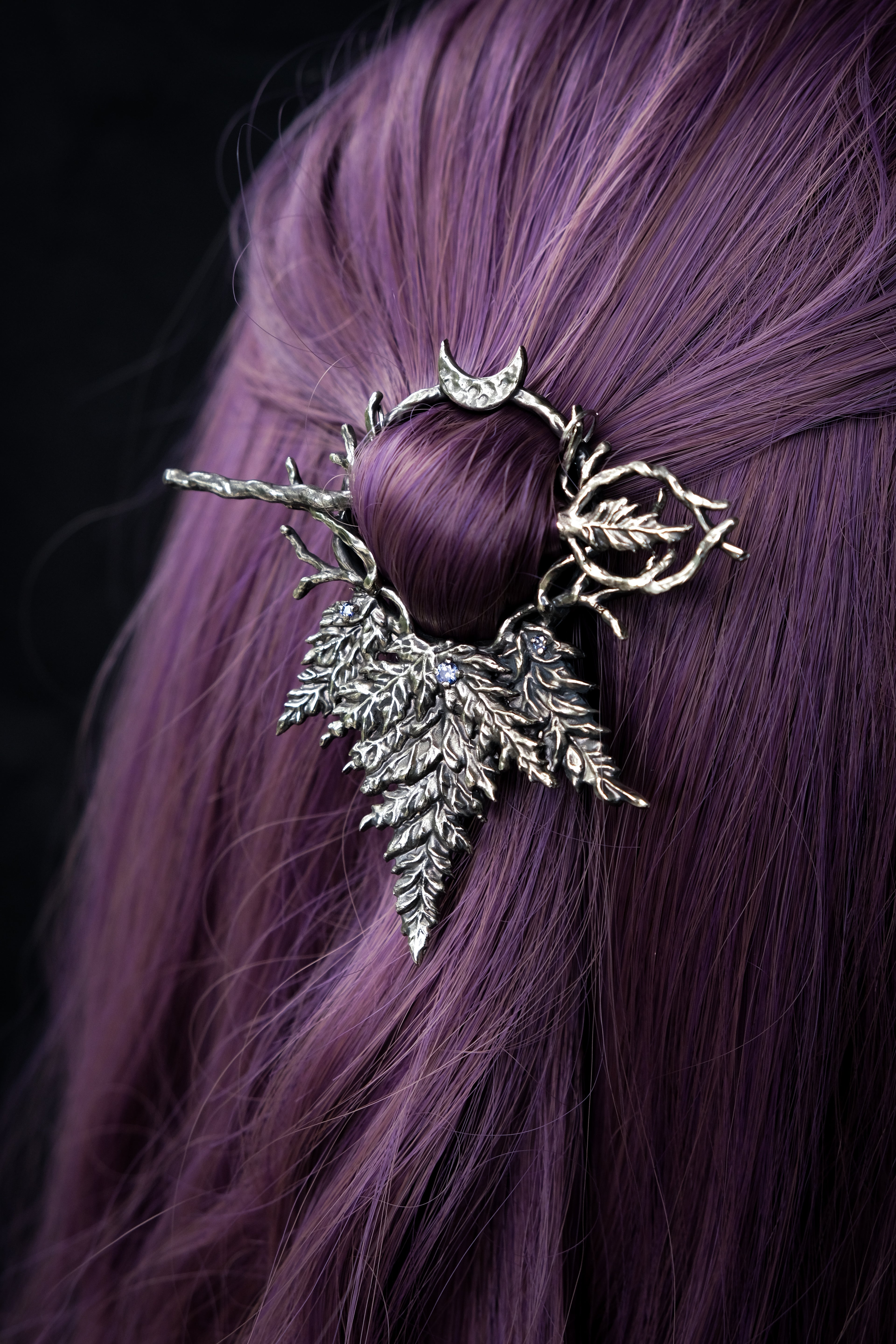Fern hairpin with violet fianite