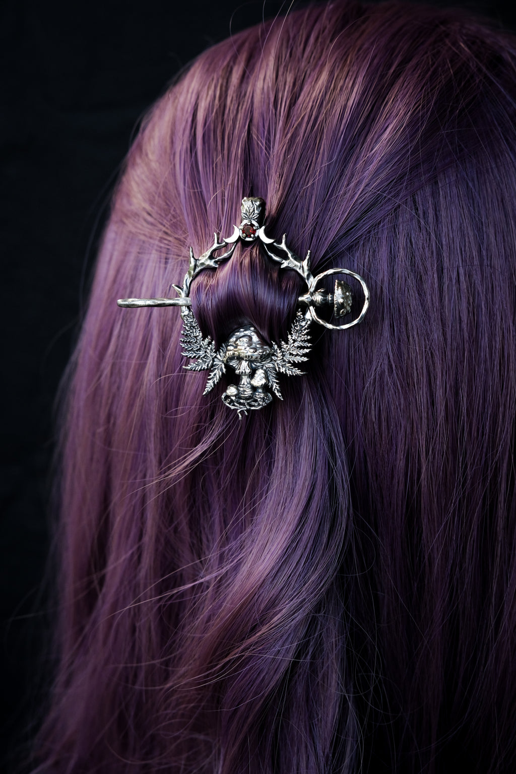 Mushroon and fern hairpin with garnet