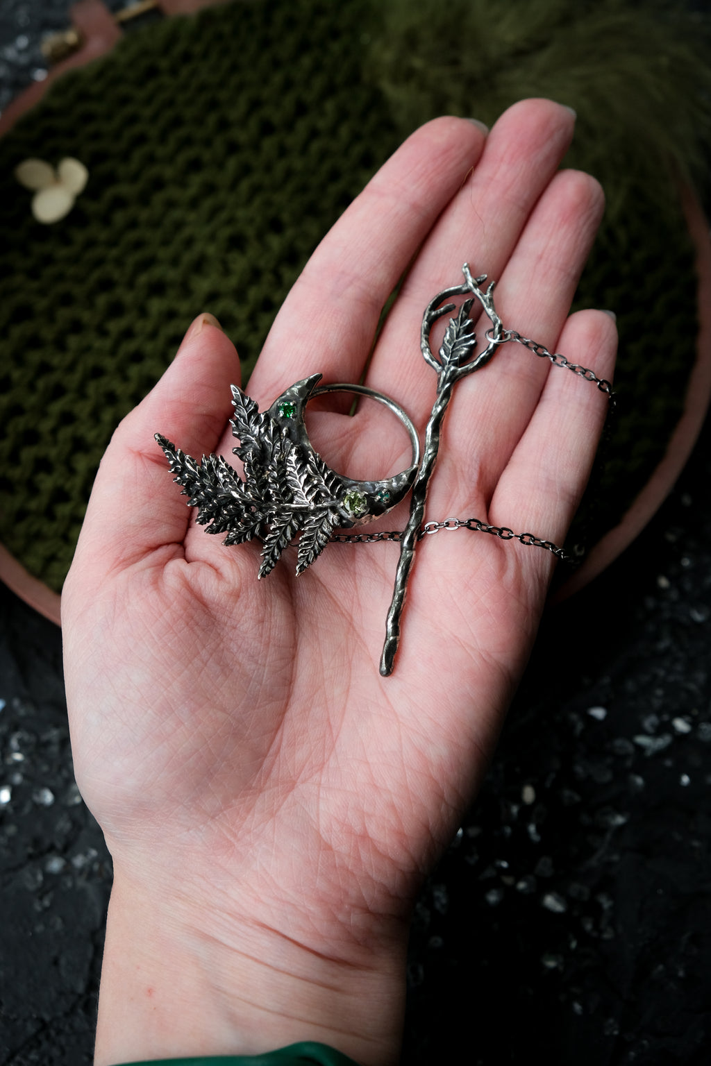 Crescent moon hairpin with ferns (chrisolite, fianite, agate)