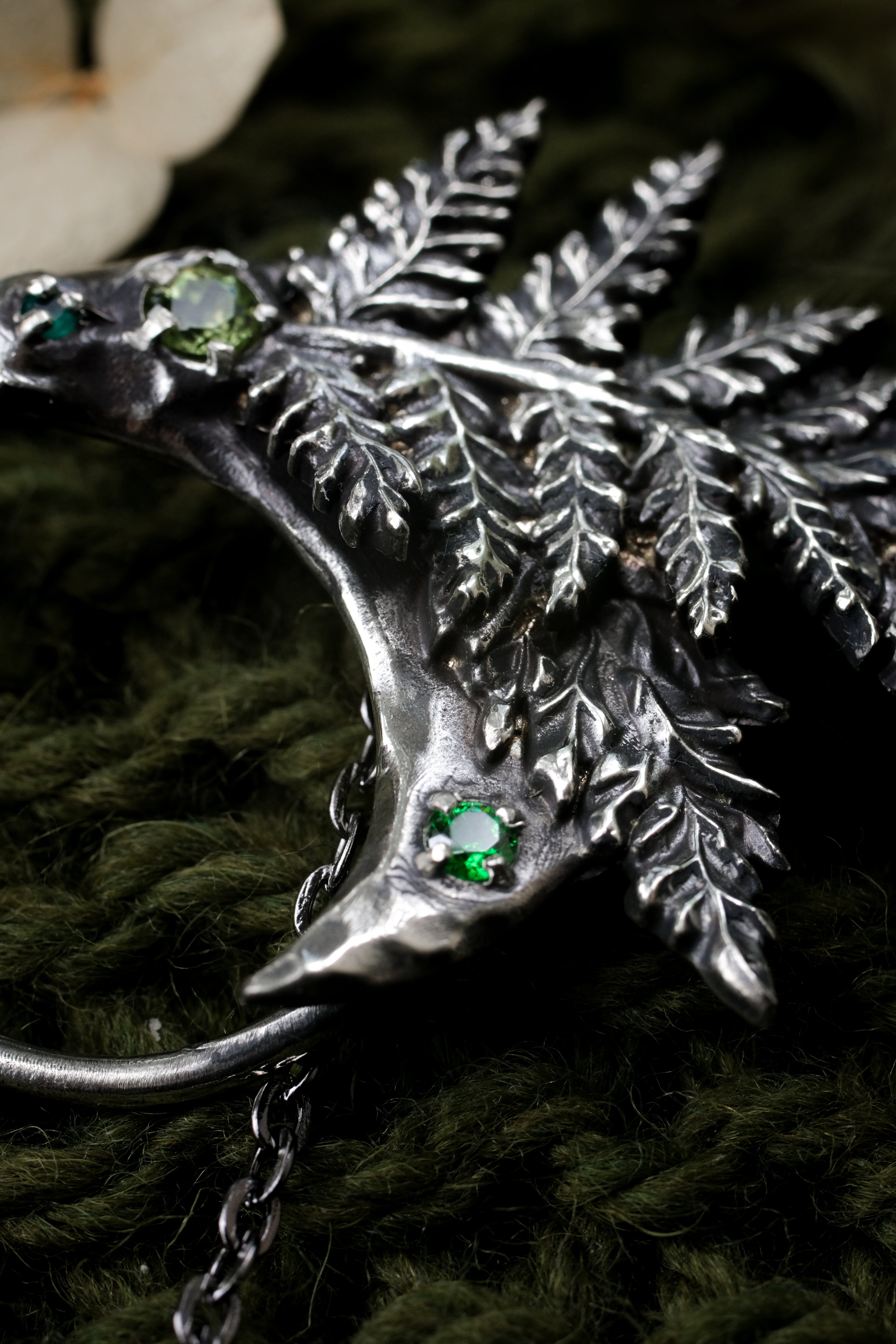 Crescent moon hairpin with ferns (chrisolite, fianite, agate)