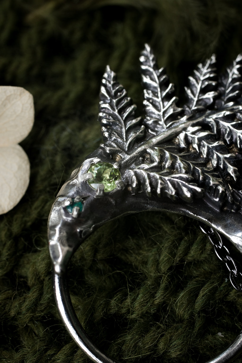 Crescent moon hairpin with ferns (chrisolite, fianite, agate)