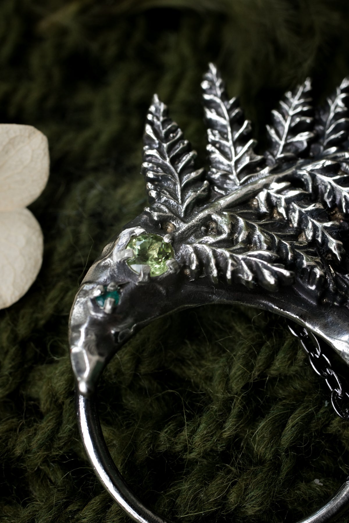 Crescent moon hairpin with ferns (chrisolite, fianite, agate)