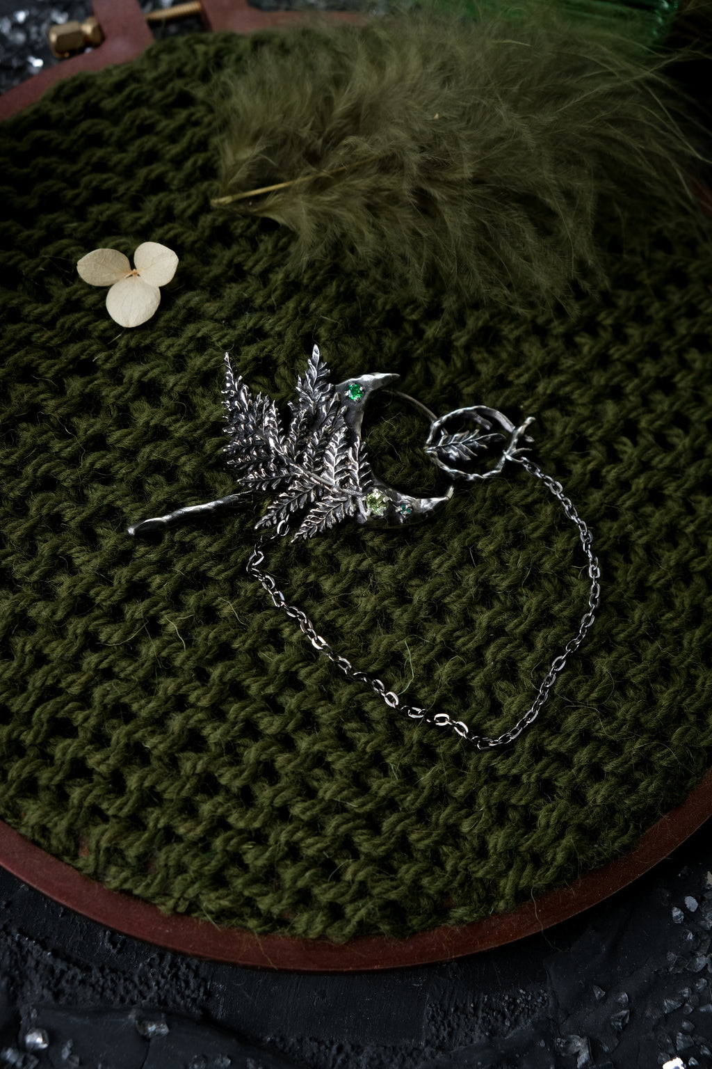 Crescent moon hairpin with ferns (chrisolite, fianite, agate)