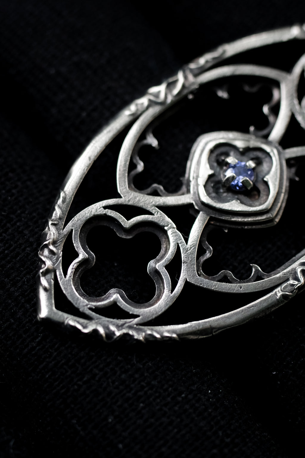 Gothic window pendant with violet fianite
