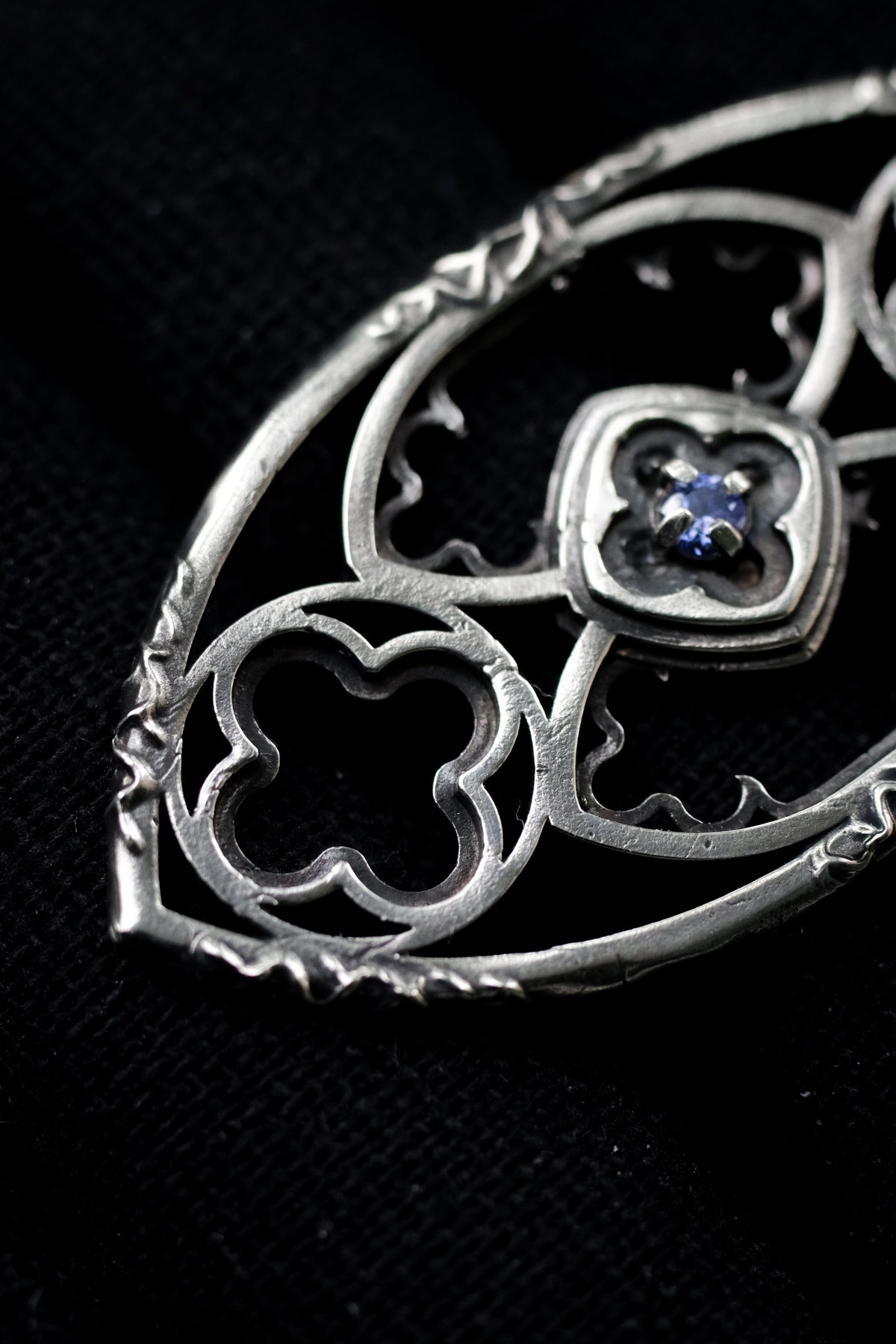 Gothic window pendant with violet fianite