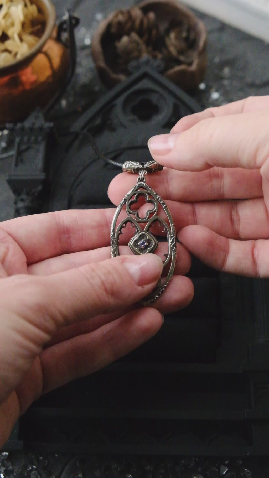 Gothic window pendant with violet fianite