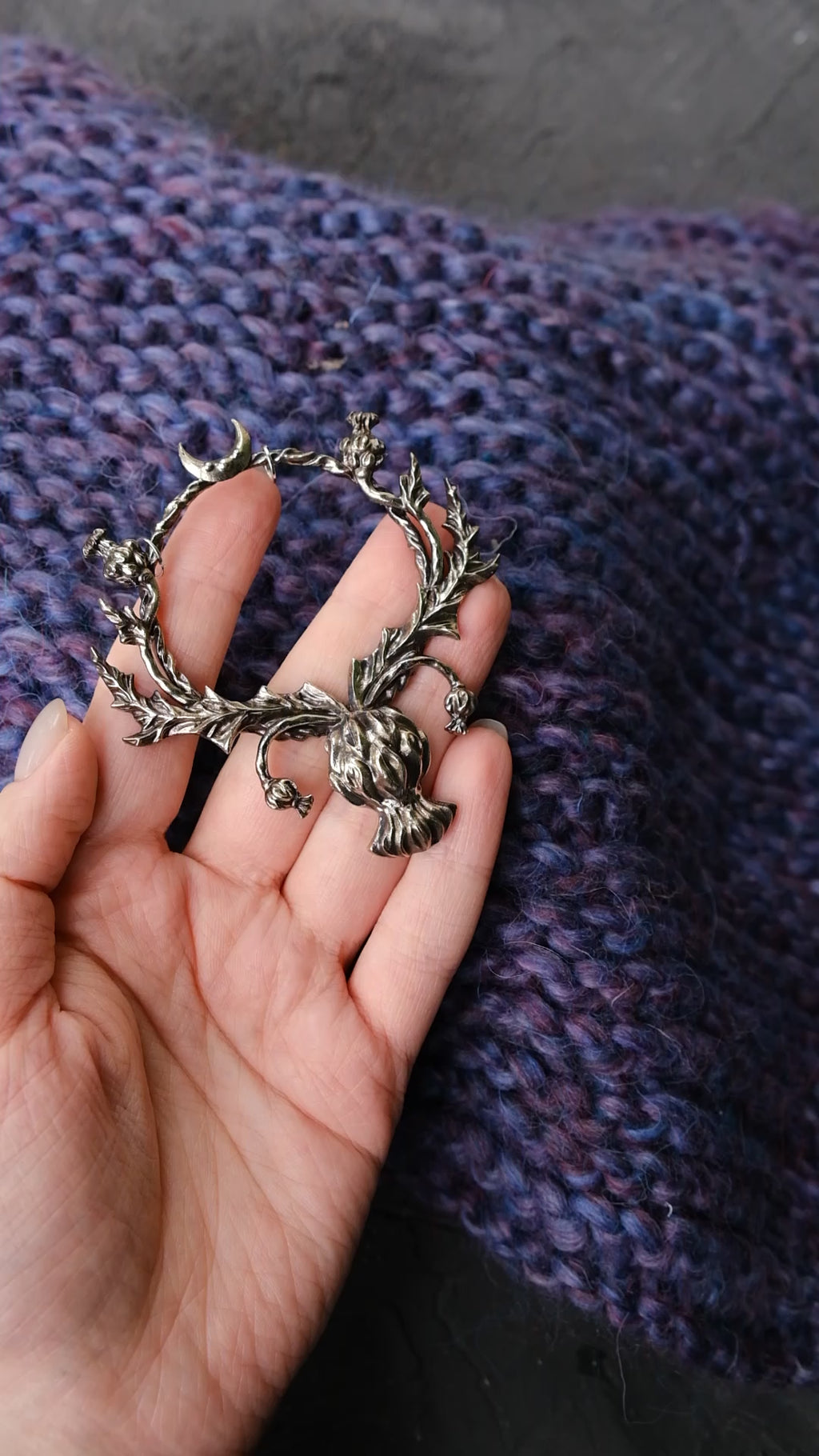 Thistle hairpin